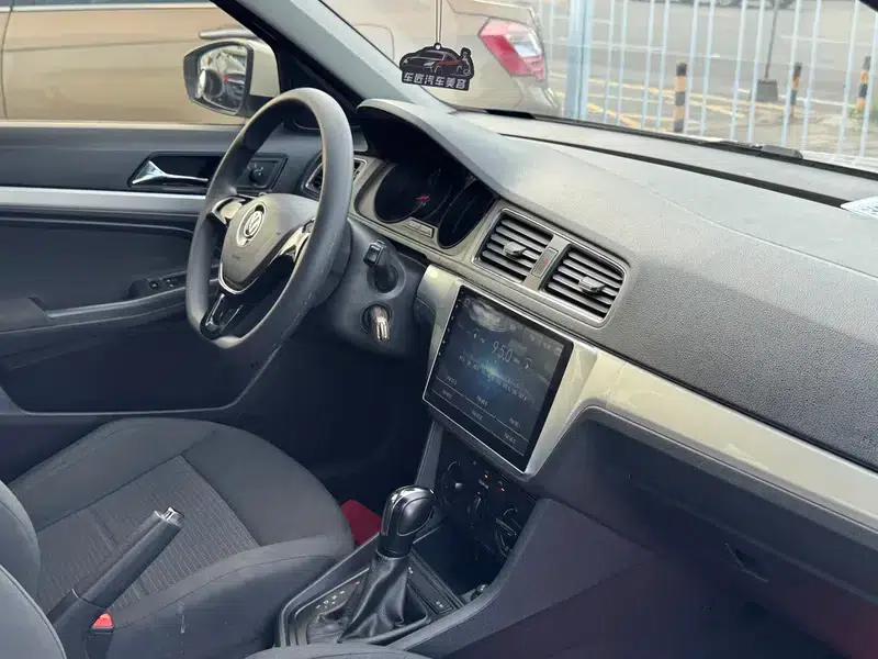 2017 Volkswagen Lavida 1.6L Automatic Fashion Edition — миниатюра 8