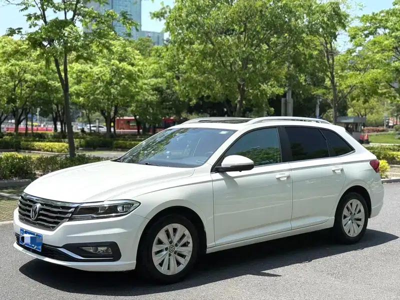 2019 Volkswagen Lavida Hatchback 280TSI DSG Comfort Edition (China VI Emission Standard) — миниатюра 1