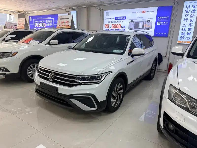 Tiguan L 2023 300TSI 2WD Smart Edition — миниатюра 1