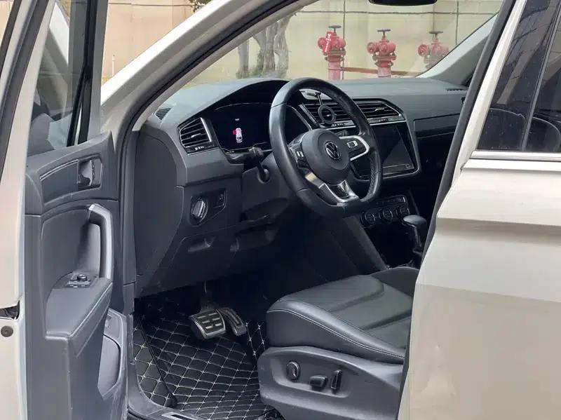 Tiguan L 2021 330TSI Automatic 2WD R-Line Premium Edition — миниатюра 20