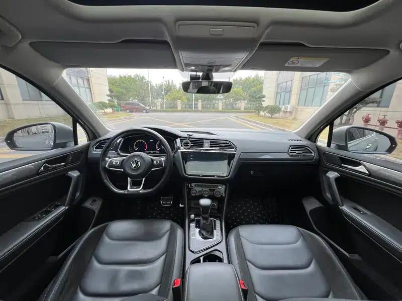Tiguan L 2021 330TSI Automatic 2WD R-Line Premium Edition — миниатюра 8