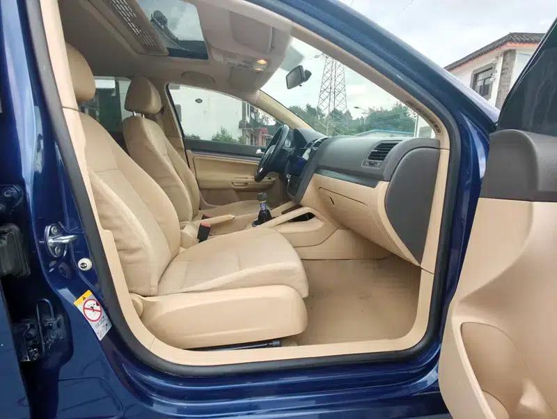 2009 Volkswagen Sagitar 1.6L Manual Comfort Model — миниатюра 17