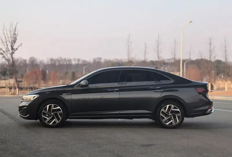 2023 Volkswagen Sagitar 300TSI DSG Super Edition — миниатюра 3