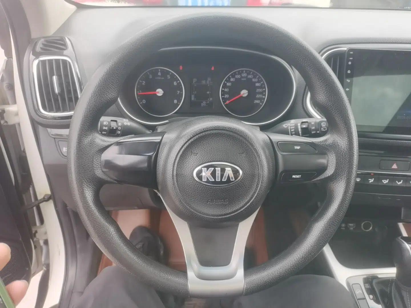 Kia KX3 2015 1.6L Automatic Two-Wheel Drive DLX — миниатюра 18