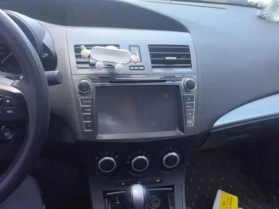 Mazda 3 Axela 2013 Sedan 1.6L Automatic Elite — миниатюра 13