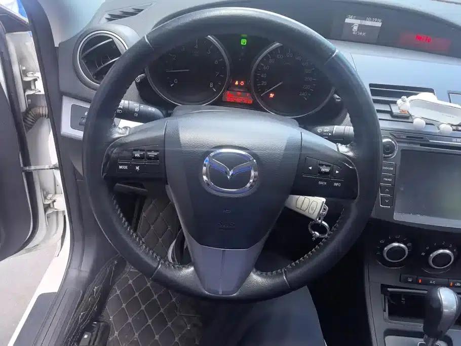 Mazda 3 Axela 2013 Sedan 1.6L Automatic Elite — миниатюра 15