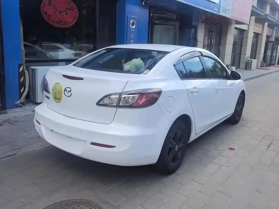 Mazda 3 Axela 2013 Sedan 1.6L Automatic Elite — миниатюра 3