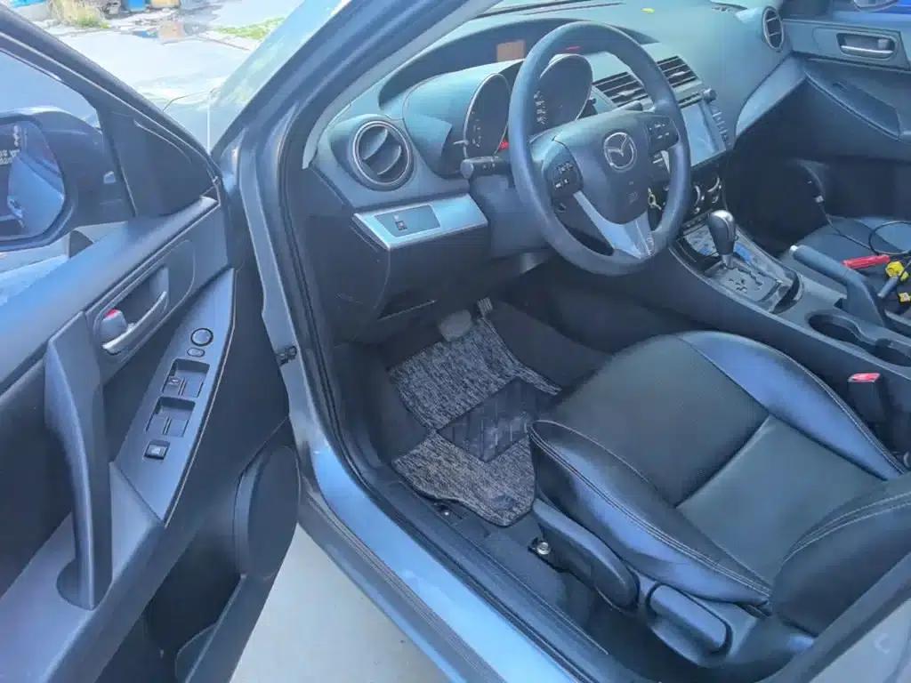 Mazda3 Axela 2015 Sedan 1.6L Automatic Elite — миниатюра 16