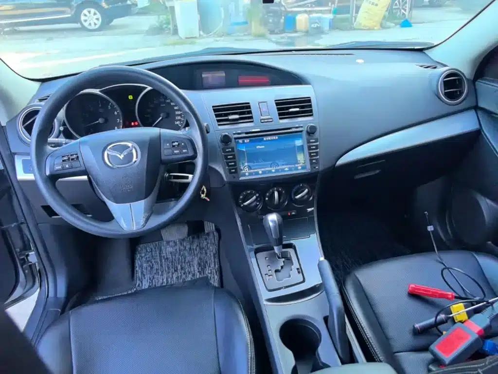 Mazda3 Axela 2015 Sedan 1.6L Automatic Elite — миниатюра 10