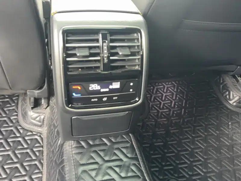 Volkswagen CC 2023 380TSI Striking Edition — миниатюра 8