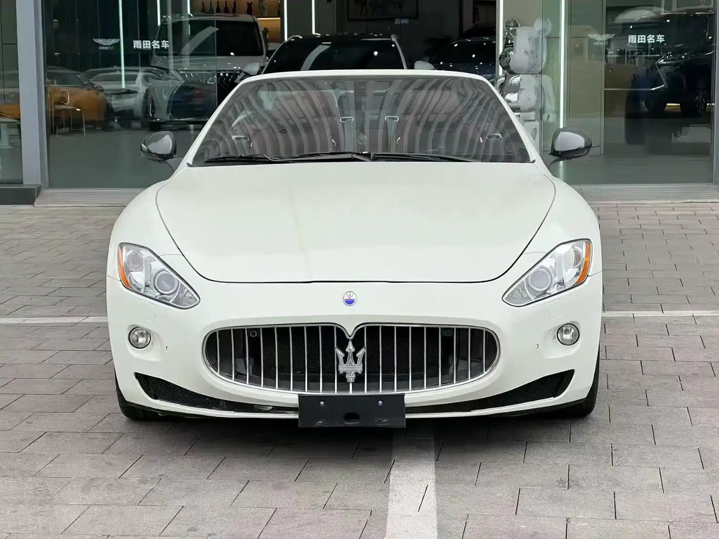 GranCabrio 2010 4.7L Automatic — миниатюра 2
