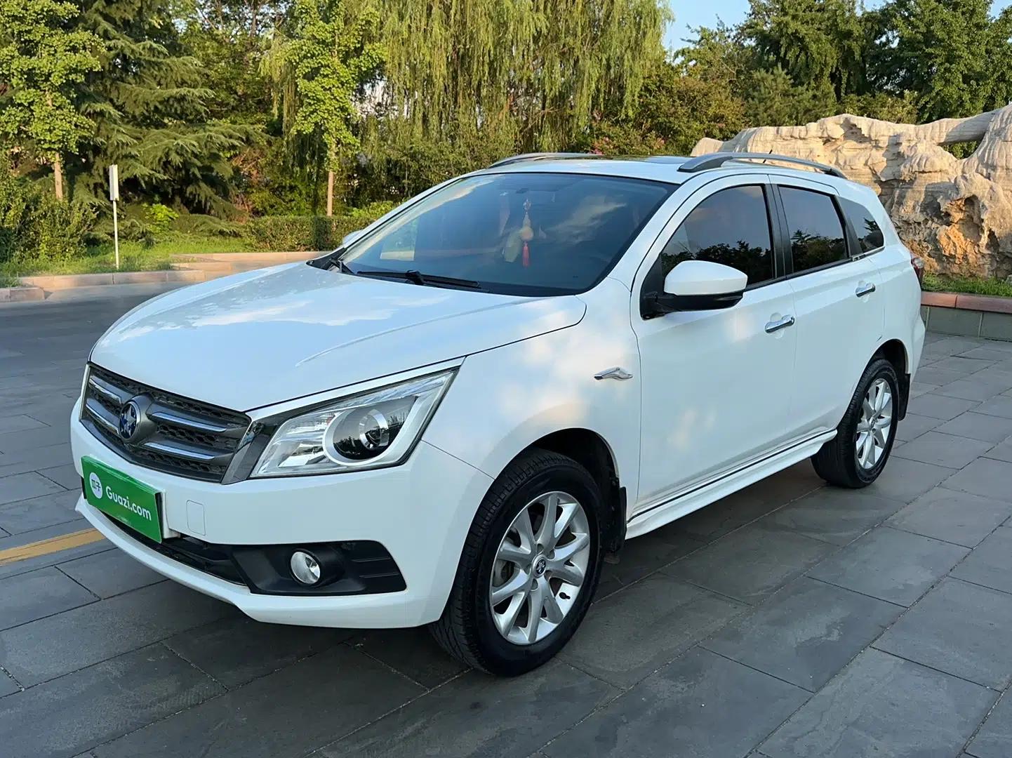 Venucia T70 2015 2.0L CVT Smart Edition — миниатюра 1