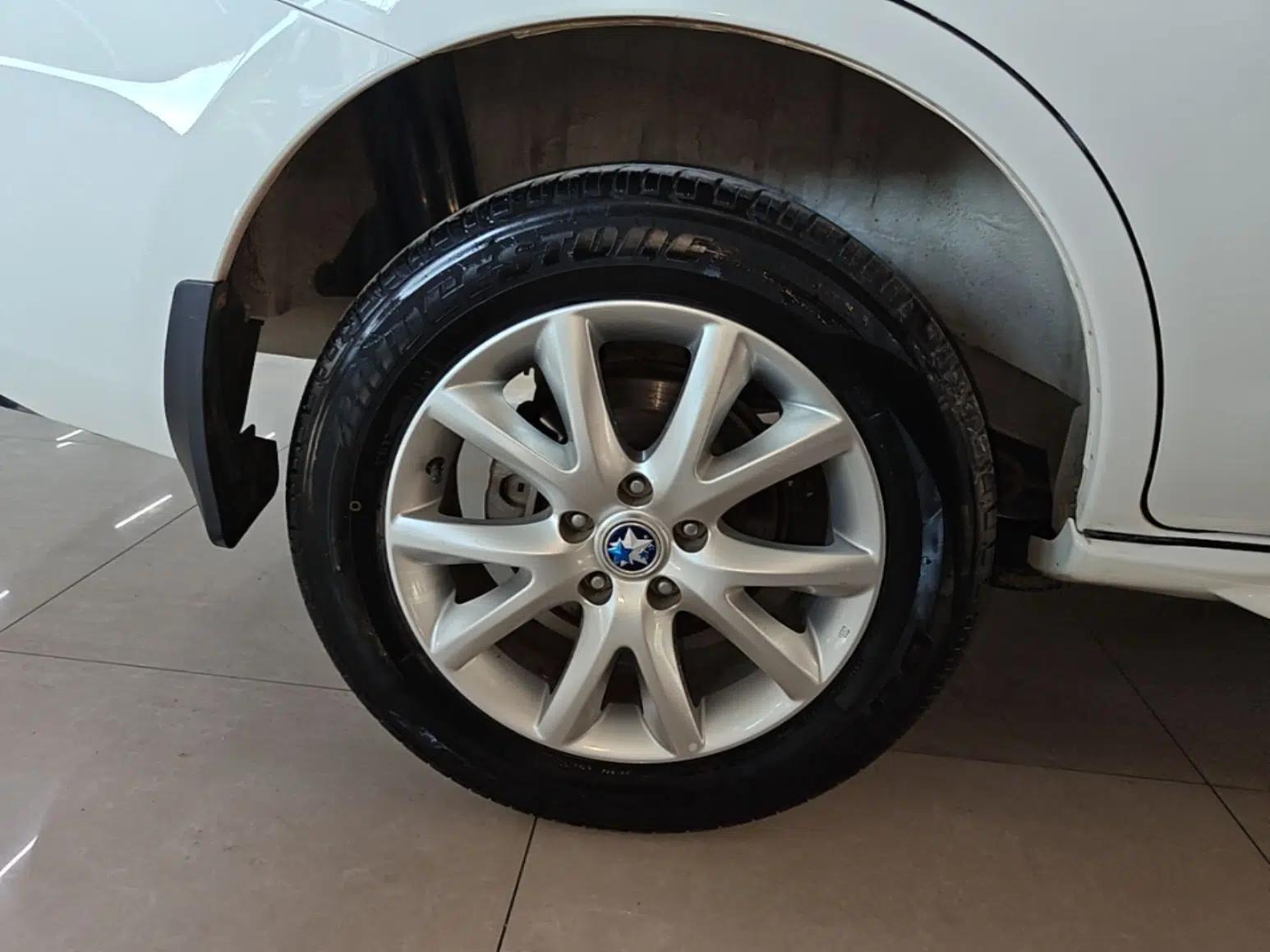 Venucia T70 2015 2.0L CVT Smart Edition — миниатюра 11