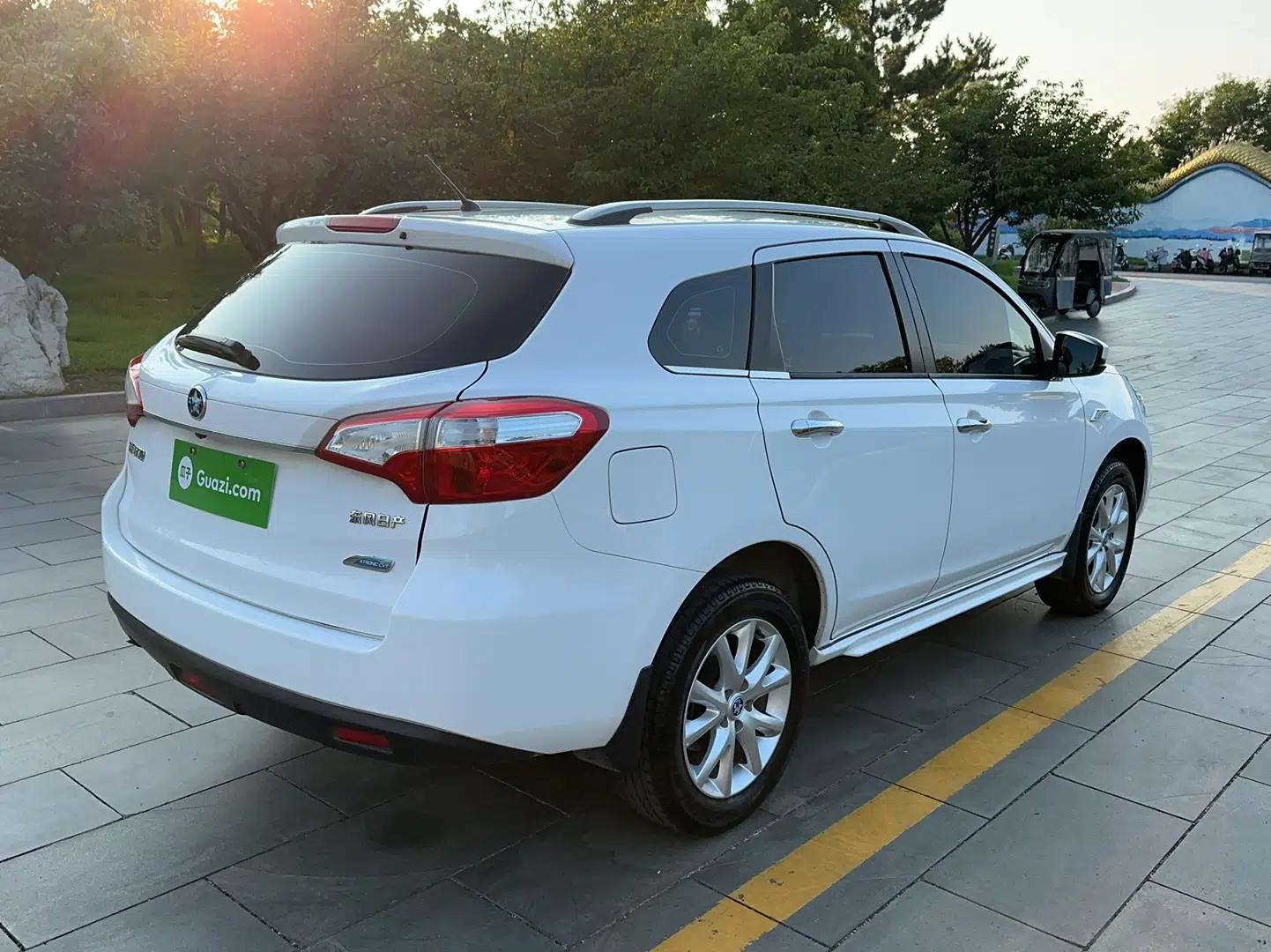 Venucia T70 2015 2.0L CVT Smart Edition — миниатюра 12