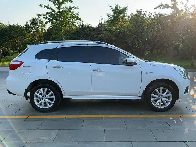 Venucia T70 2015 2.0L CVT Smart Edition — миниатюра 18