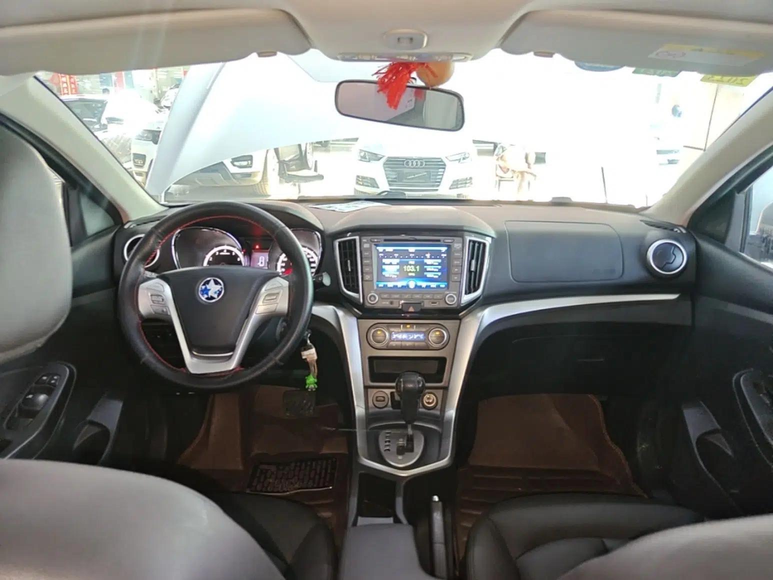 Venucia T70 2015 2.0L CVT Smart Edition — миниатюра 19