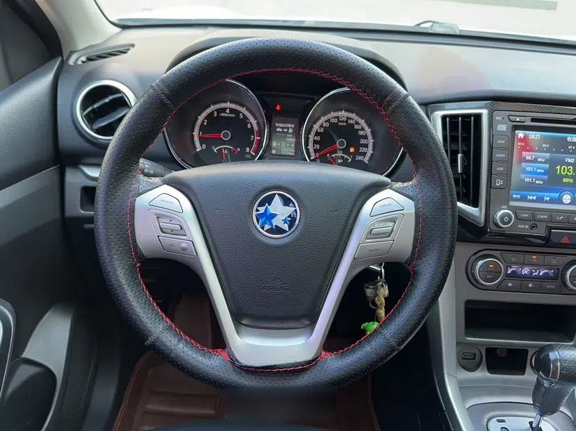 Venucia T70 2015 2.0L CVT Smart Edition — миниатюра 20