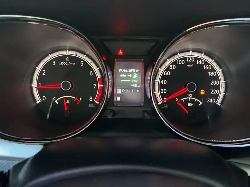 Venucia T70 2015 2.0L CVT Smart Edition — миниатюра 21