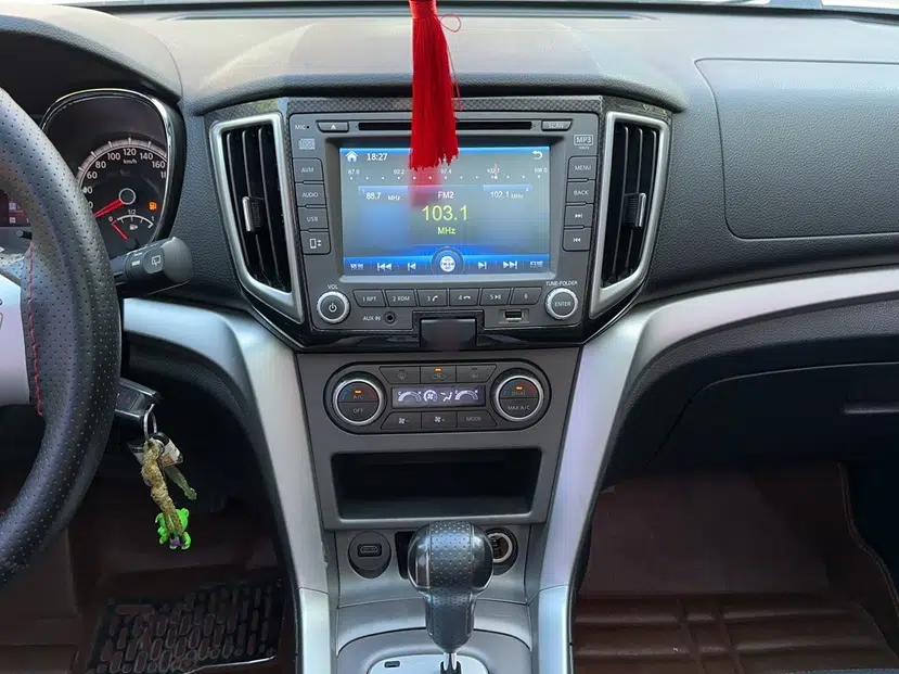 Venucia T70 2015 2.0L CVT Smart Edition — миниатюра 22