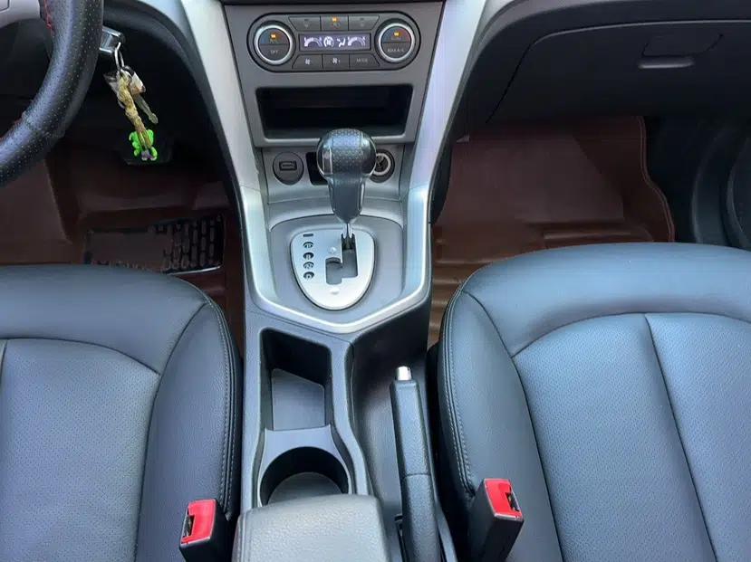 Venucia T70 2015 2.0L CVT Smart Edition — миниатюра 23