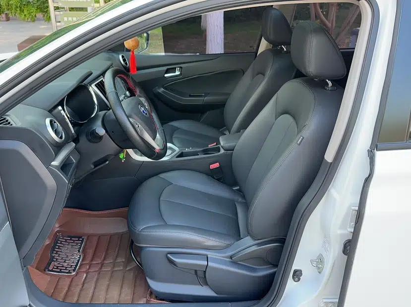 Venucia T70 2015 2.0L CVT Smart Edition — миниатюра 24