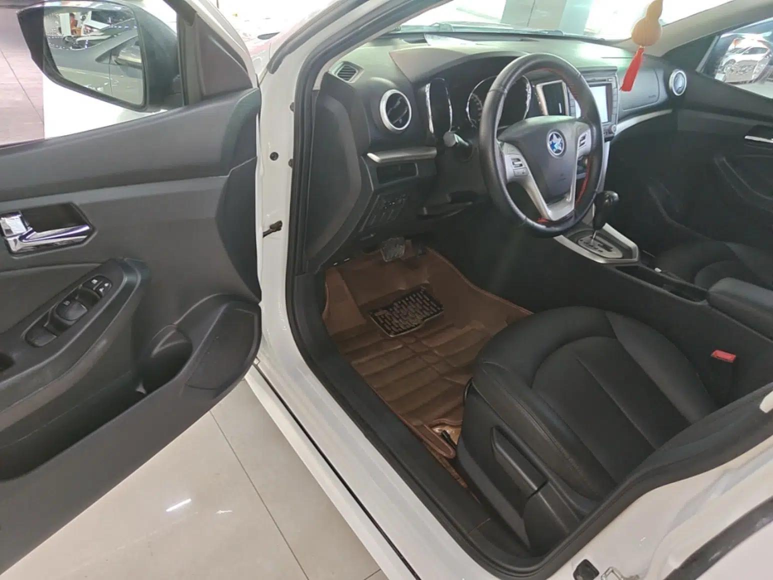 Venucia T70 2015 2.0L CVT Smart Edition — миниатюра 25