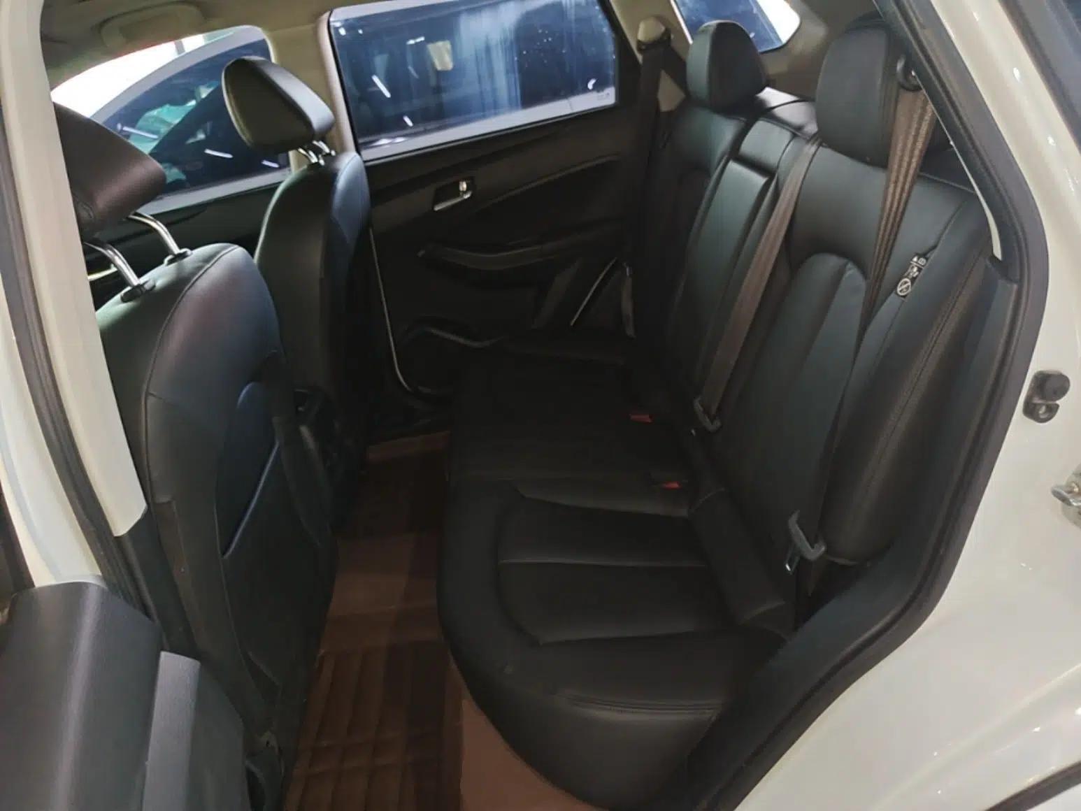Venucia T70 2015 2.0L CVT Smart Edition — миниатюра 27