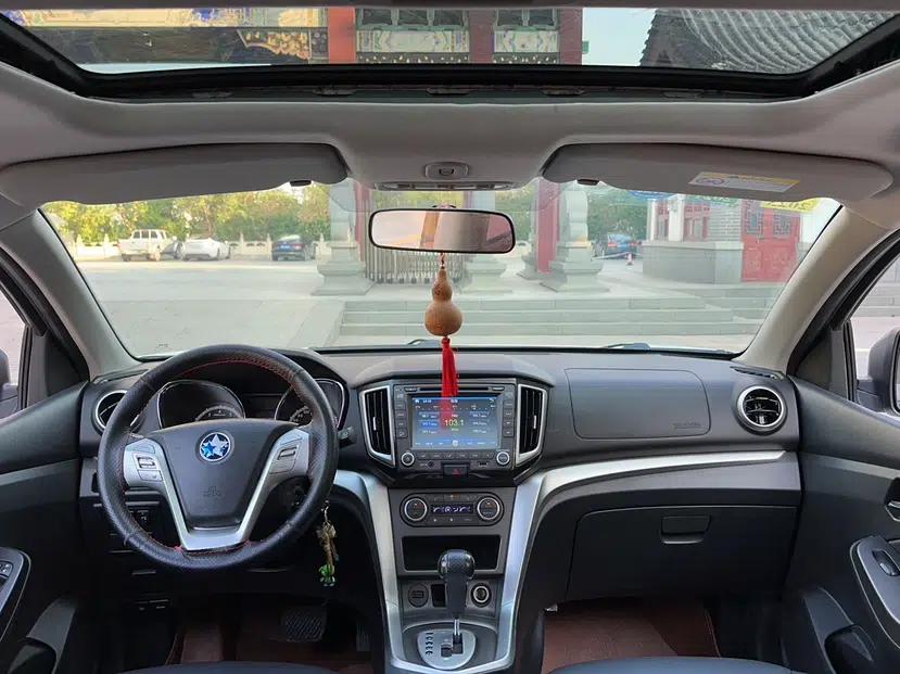 Venucia T70 2015 2.0L CVT Smart Edition — миниатюра 28