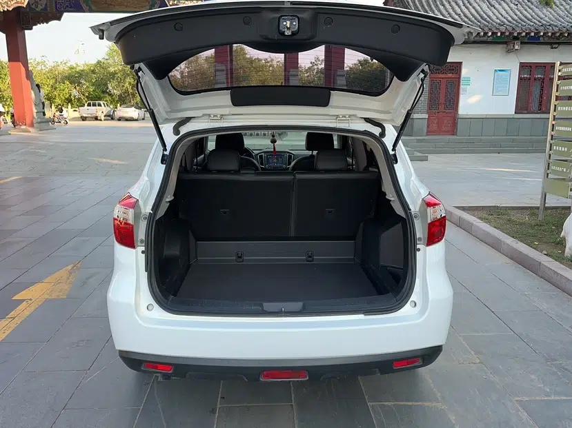 Venucia T70 2015 2.0L CVT Smart Edition — миниатюра 29