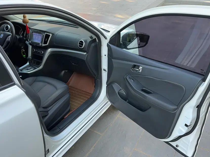 Venucia T70 2015 2.0L CVT Smart Edition — миниатюра 33