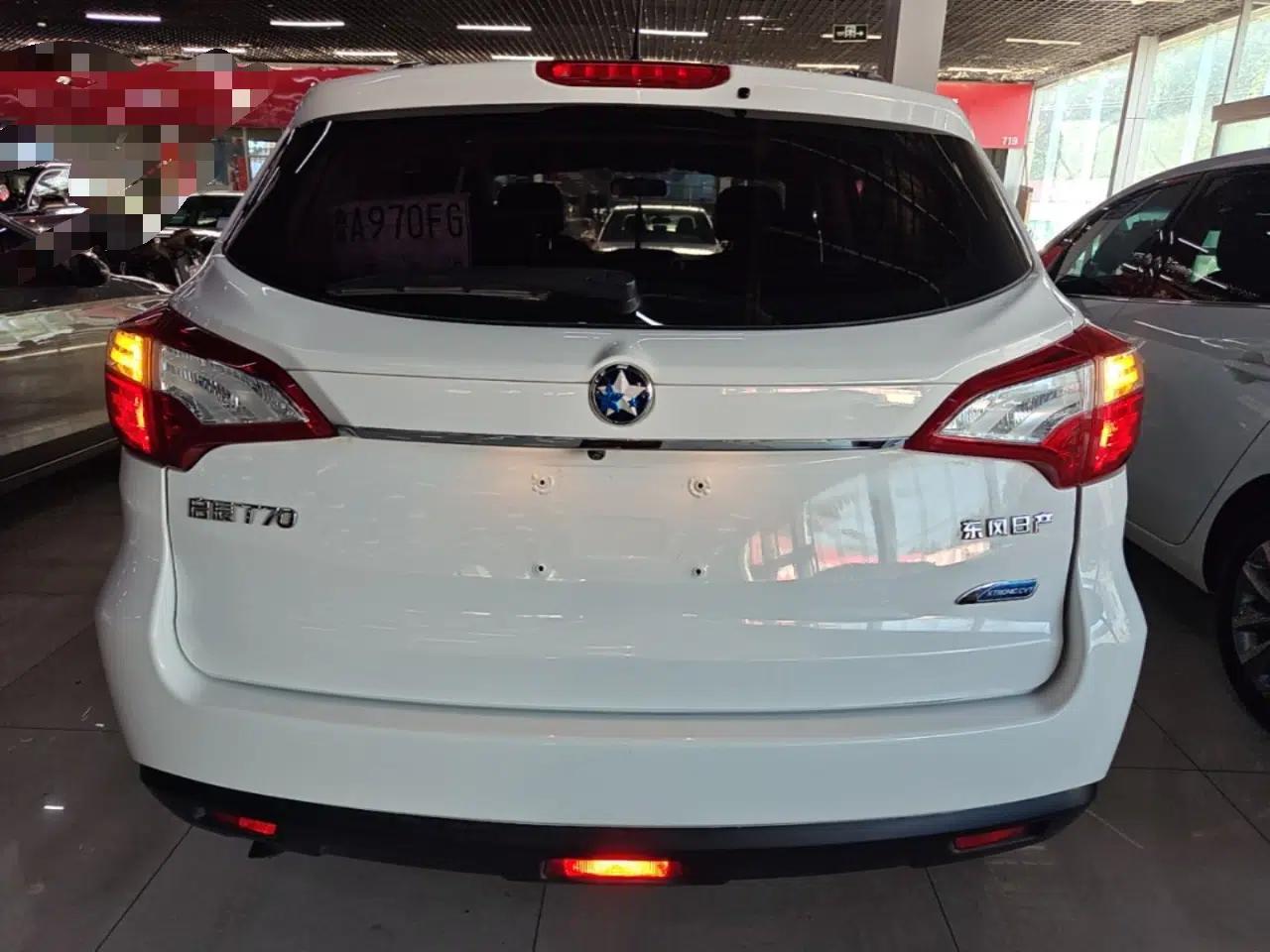 Venucia T70 2015 2.0L CVT Smart Edition — миниатюра 5