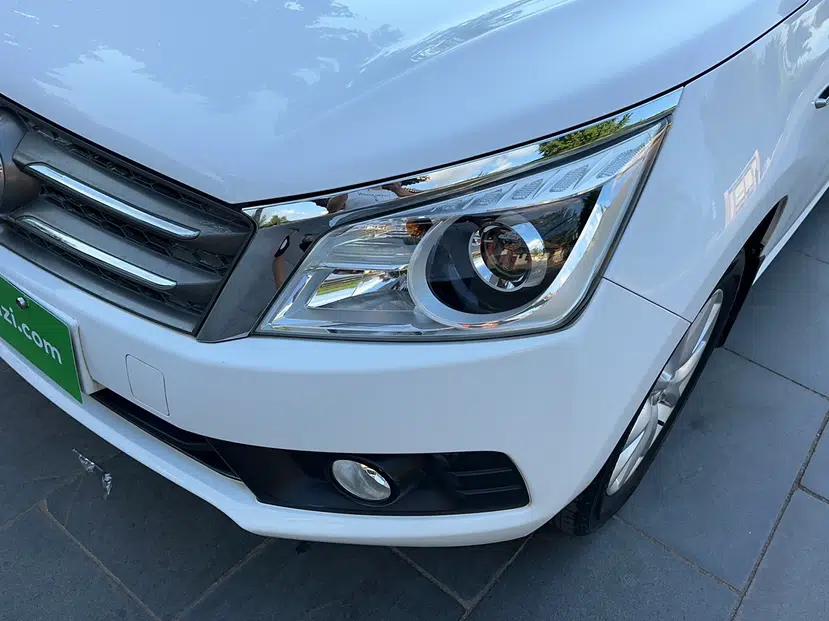 Venucia T70 2015 2.0L CVT Smart Edition — миниатюра 8