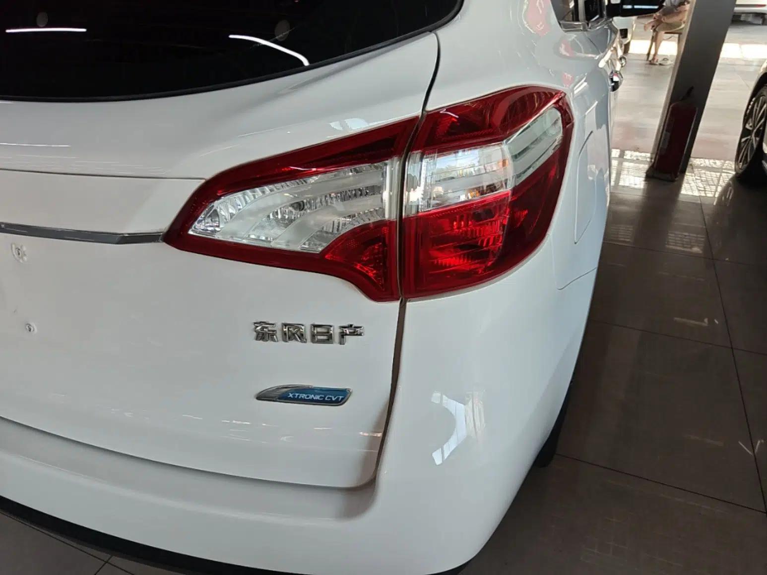 Venucia T70 2015 2.0L CVT Smart Edition — миниатюра 9