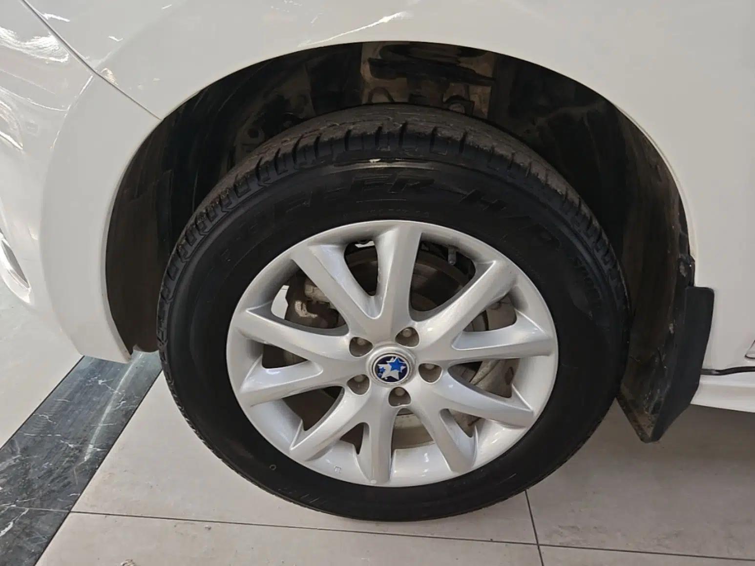 Venucia T70 2015 2.0L CVT Smart Edition — миниатюра 10