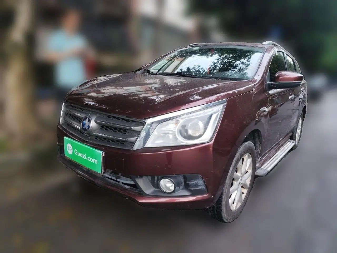 Venucia T70 2015 2.0L CVT Smart Edition — миниатюра 1