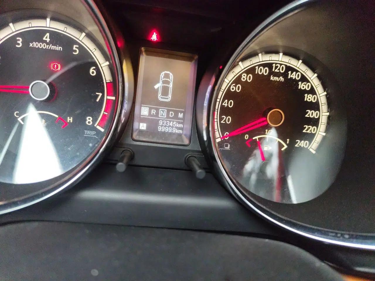 Venucia T70 2015 2.0L CVT Smart Edition — миниатюра 12