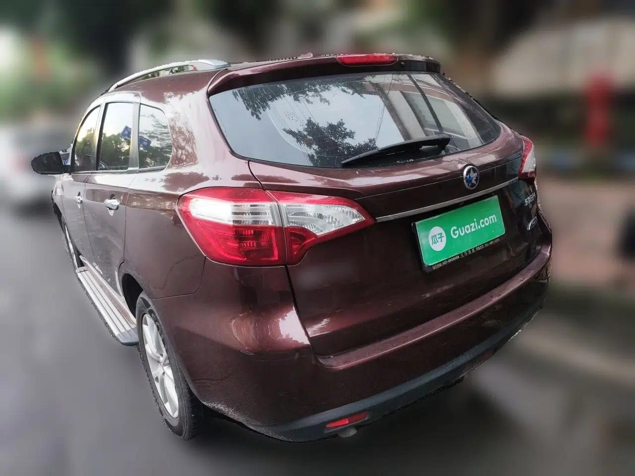 Venucia T70 2015 2.0L CVT Smart Edition — миниатюра 4