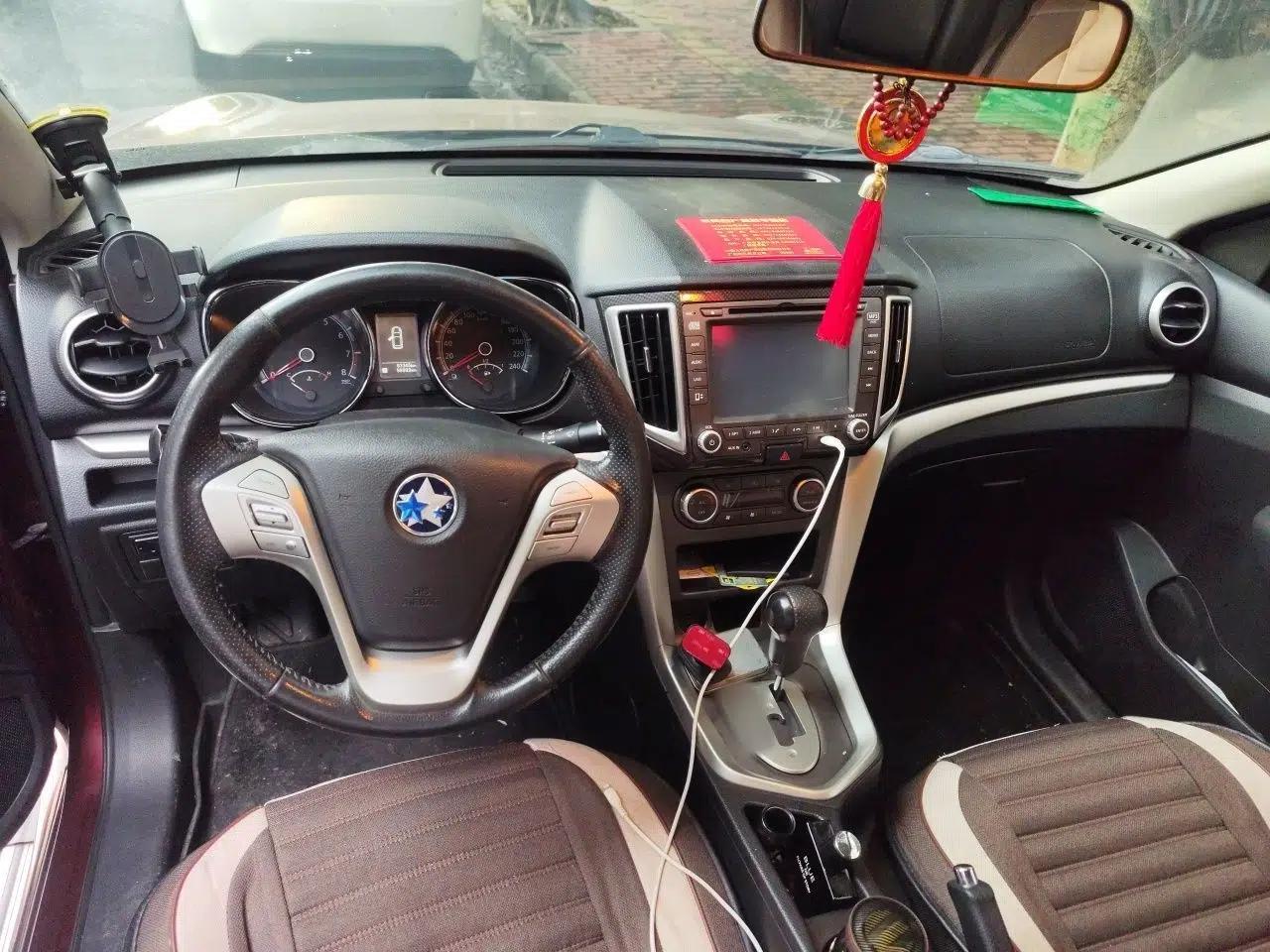 Venucia T70 2015 2.0L CVT Smart Edition — миниатюра 9