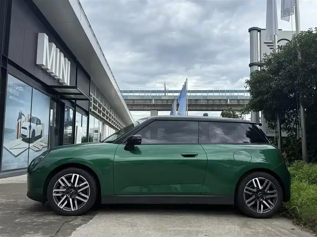 2024 Electric MINI Cooper (456km/h) - Classic Style — миниатюра 3