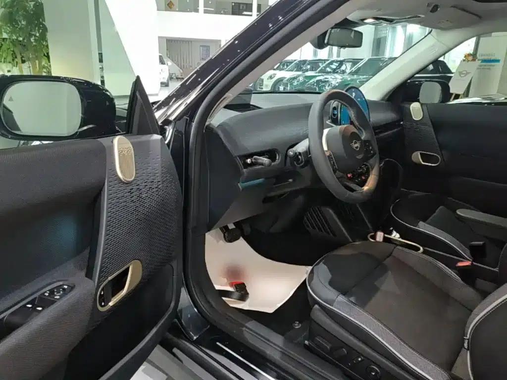 2024 Electric MINI Cooper SE (452km/h) - Artist — миниатюра 16
