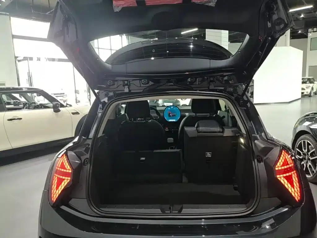 2024 Electric MINI Cooper SE (452km/h) - Artist — миниатюра 19