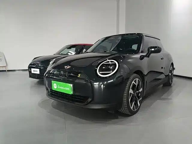 2024 Electric MINI Cooper SE (452km/h) - Artist