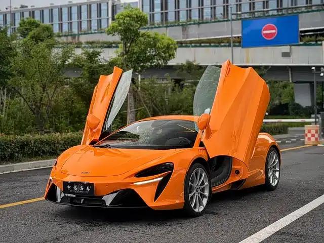2025 Artura 3.0T Hybrid Coupe