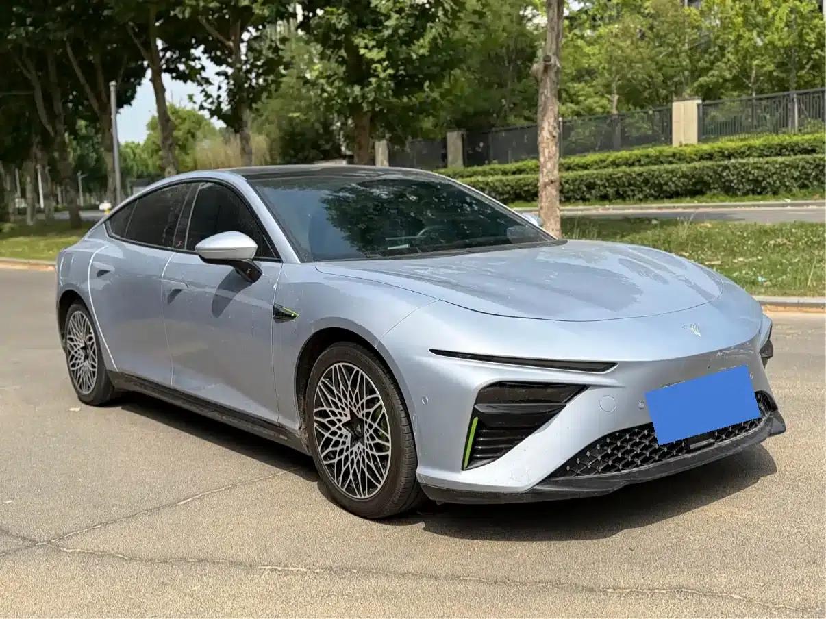 Nezha S 2022 Pure Electric 650km AWD Luxury Edition — миниатюра 1