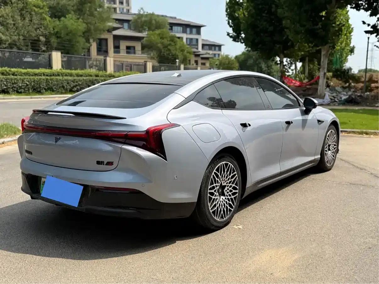 Nezha S 2022 Pure Electric 650km AWD Luxury Edition — миниатюра 7