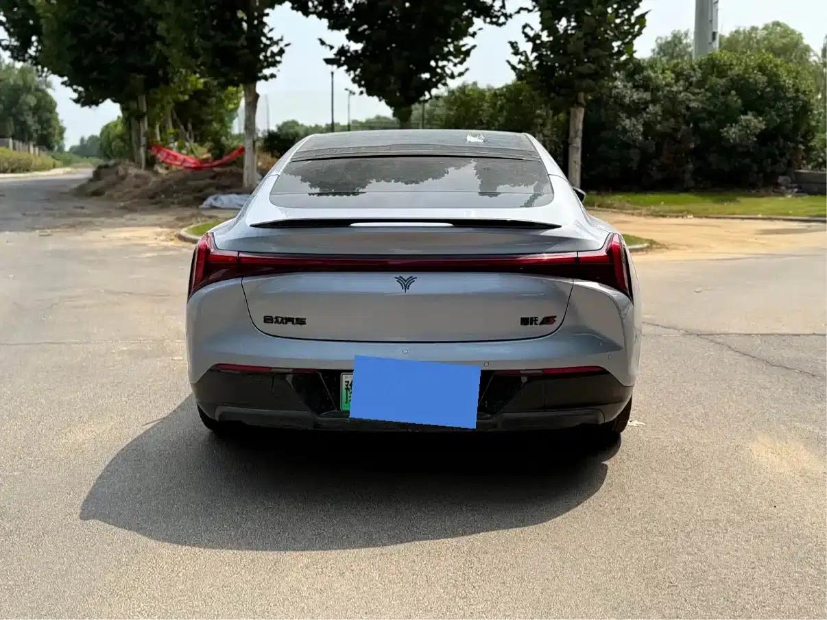 Nezha S 2022 Pure Electric 650km AWD Luxury Edition — миниатюра 9