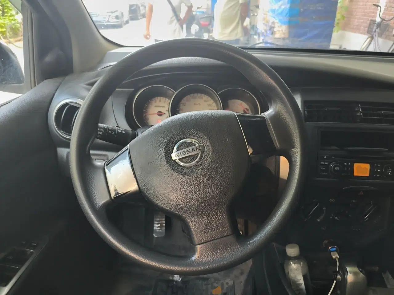 Nissan Livina 2010 Jingrui Edition 1.6L Automatic Smart Model — миниатюра 10