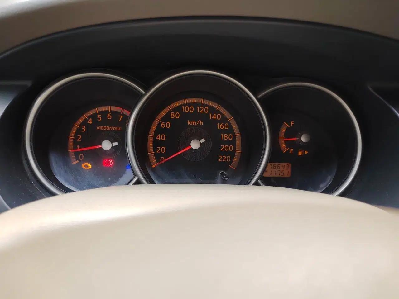 Nissan Livina 2010 Jingyi Edition 1.8L Manual Standard Model — миниатюра 11