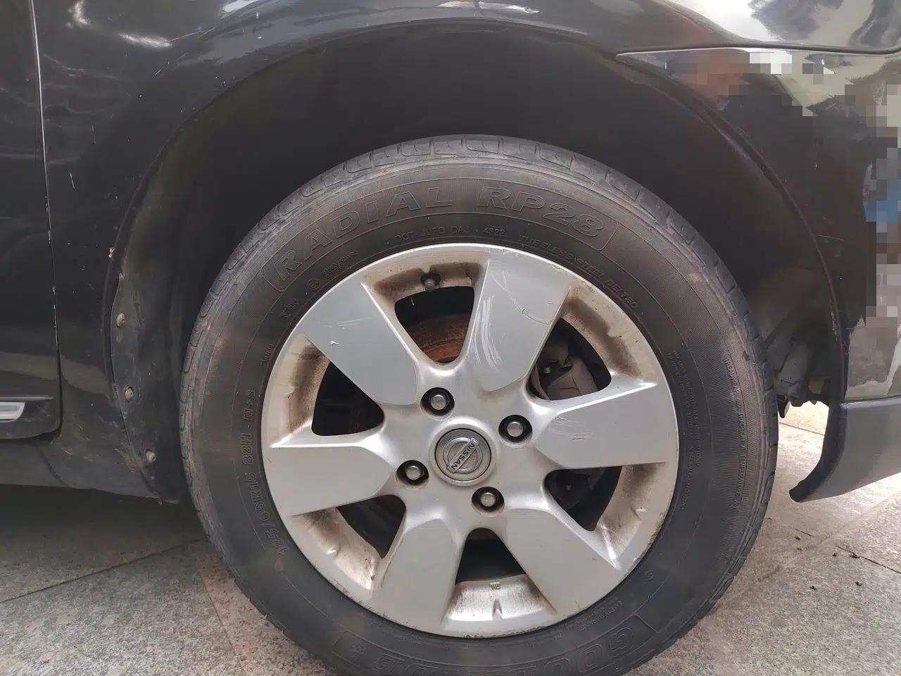 Nissan Livina 2010 Jingyi Edition 1.8L Manual Standard Model — миниатюра 8