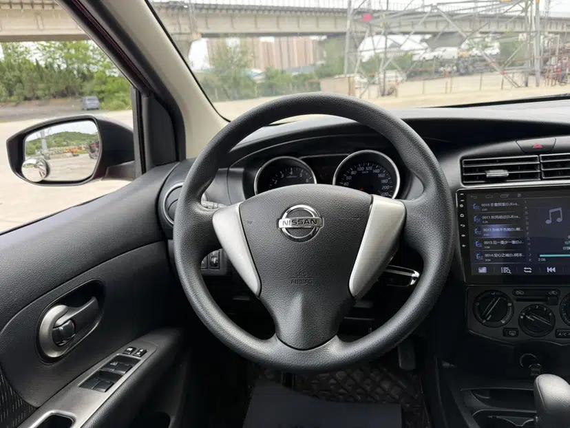 Nissan Livina 2013 Jinrui 1.6XL CVT Comfort Edition — миниатюра 9